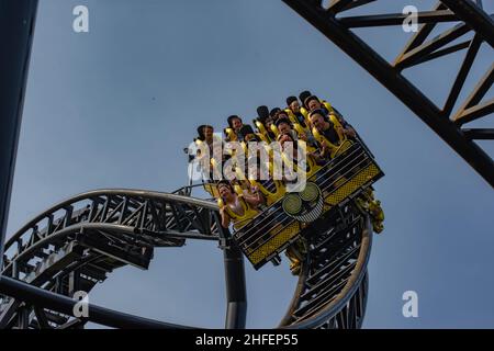 Alton Towers, dove la magia non finisce mai, immagini di altissima qualità del parco a tema e montagne russe del Regno Unito Foto Stock