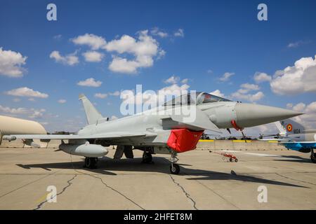 Mihail Kogalniceanu, Romania - 2 luglio 2021: Aereo da caccia tedesco Eurofighter Typhoon in mostra durante un esercizio di polizia aerea. Foto Stock