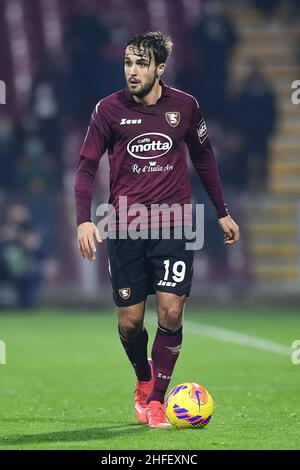 Salerno, Italia. 15th Jan 2022. Luca Ranieri della US Salernitana 1919 durante la Serie A match tra la US Salernitana 1919 e il Lazio allo Stadio Arechi di Salerno, Italia, il 15 gennaio 2022. Credit: Giuseppe Maffia/Alamy Live News Foto Stock