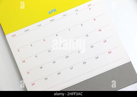 Aprile 2022 Calendario su una scrivania Foto Stock