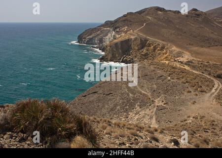 Pista costiera a San Jose in provincia di Almeria, Andalusia, Spagna, Europa Foto Stock