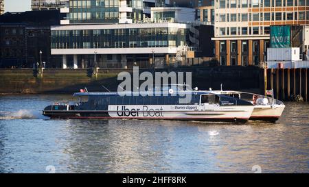 Jupiter Clipper, una barca Uber gestita da Thames Clippers sul Tamigi. Foto Stock