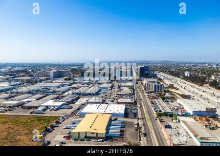 Vista dei sobborghi di Los Angeles avvicinandosi all'Aeroporto di Los Angeles Foto Stock