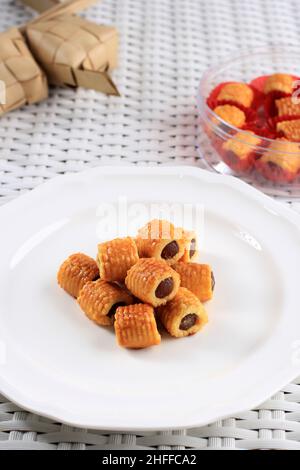 Biscotti Nastar Gulung o Roll Pineapple o crostate di ananas. Rotoli ripieni di marmellata di ananas, Kue Kering per Hari Raya Lebaran Foto Stock