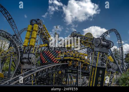 The World Record Holding Rollercoaster The Smiler presso l'Alton Towers Theme Park Hotel and Spa a Staffordshire, Inghilterra Foto Stock