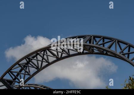 The World Record Holding Rollercoaster The Smiler presso l'Alton Towers Theme Park Hotel and Spa a Staffordshire, Inghilterra Foto Stock