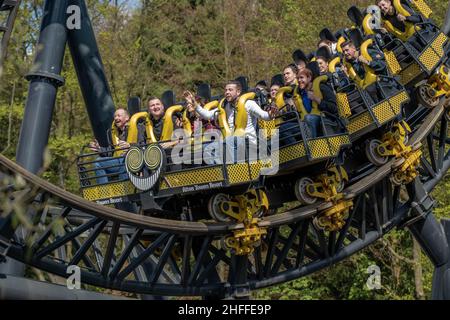 The World Record Holding Rollercoaster The Smiler presso l'Alton Towers Theme Park Hotel and Spa a Staffordshire, Inghilterra Foto Stock