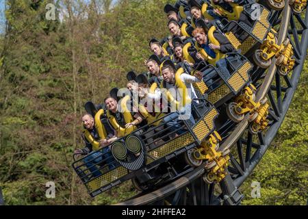 The World Record Holding Rollercoaster The Smiler presso l'Alton Towers Theme Park Hotel and Spa a Staffordshire, Inghilterra Foto Stock