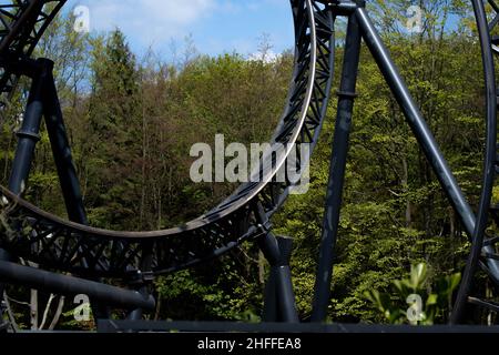 The World Record Holding Rollercoaster The Smiler presso l'Alton Towers Theme Park Hotel and Spa a Staffordshire, Inghilterra Foto Stock
