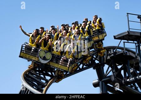 The World Record Holding Rollercoaster The Smiler presso l'Alton Towers Theme Park Hotel and Spa a Staffordshire, Inghilterra Foto Stock