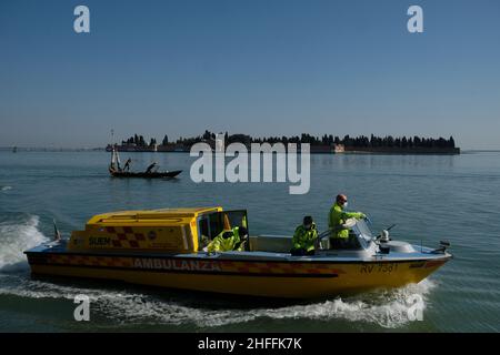 Una visione di Venezia durante il blocco in tutta l'Italia imposto per rallentare lo scoppio del coronavirus, a Venezia, Italia, 10 aprile 2020.(MVS) Foto Stock