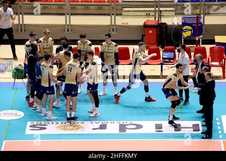 PalaMazzola, Taranto, Italia, 16 gennaio 2022, Inizia la partita Verona Volley. Durante Prisma Taranto vs NBV Verona - Pallavolo Serie Italiana A Campionato Men Superleague Foto Stock