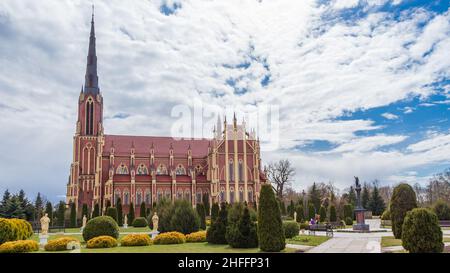 Giervyaty. La Chiesa della Santissima Trinità è una chiesa cattolica romana situata a Gierviaty, nella regione di Grodno, in Bielorussia. È un esempio del neogotico bielorusso Foto Stock