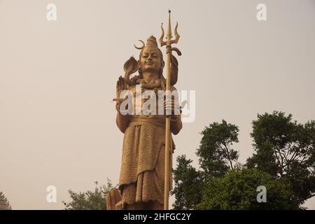 Signore Shiva, statua magnifica e alta di Mahadev Foto Stock