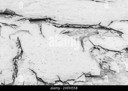 Vernice bianca incrinata su vecchio tessuto di superficie intemperiato motivo di sfondo astratto. Foto Stock