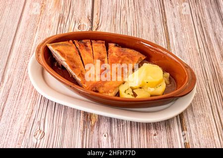 Il suino da latte arrosto è una varietà di suino da latte arrosto. Nella cucina spagnola è molto popolare nelle terre castigliane, il più popolare è il Segoviano s Foto Stock