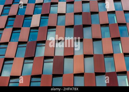 Mölndal, Svezia - Ottobre 17 2021: Facciata in metallo e vetro di un hotel Foto Stock