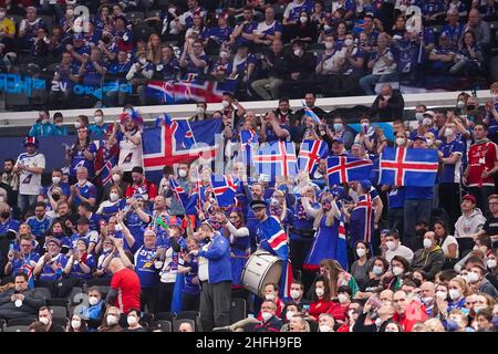 BUDAPEST, UNGHERIA - GENNAIO 16: I fan dell'Islanda durante la partita maschile EHF Euro 2022 Gruppo B tra Islanda e Paesi Bassi al MVM Dome il 16 Gennaio 2022 a Budapest, Ungheria (Foto di Henk Seppen/Orange Pictures) Foto Stock