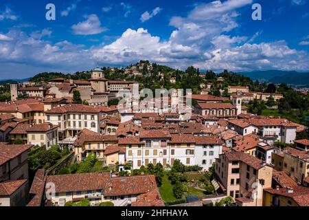 Vista aerea panoramica dalla torre Campanone a nord. Foto Stock
