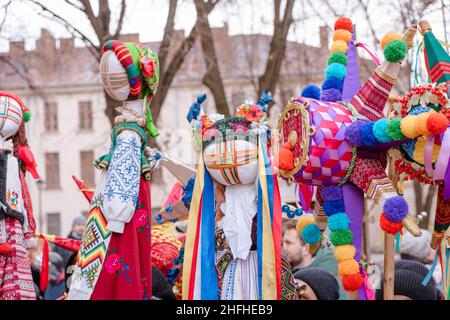 Lviv, Ucraina - 8 gennaio 2022 : il flash della festa della stella di Natale, festa tradizionale delle stelle di Natale e della bambola di Motanka. Celebrazione di Ortho Foto Stock