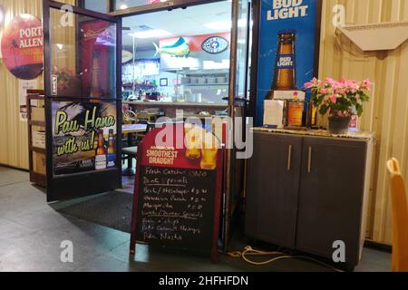 Sunset Grill and Bar al Port Allen su Kauai Foto Stock