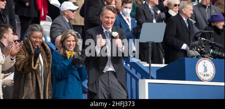 Gennaio 15, 2022. Glenn Youngkin e Lt Gov, recentemente eletti in Virginia. Winsome Earle-Sears alla cerimonia inaugurale del governatore della Virginia. Richmond, Virginia, Stati Uniti Foto Stock