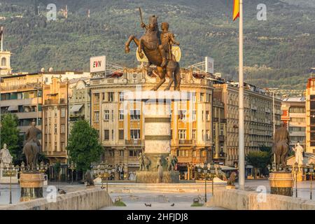 Monumento di Alessandro il Grande Makedonski alla Piazza Macedone a Skopje, Macedonia del Nord Foto Stock