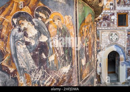 Antichi affreschi all'interno della chiesa rupestre del monastero di Sumela a Trabzon, Turchia. Foto Stock