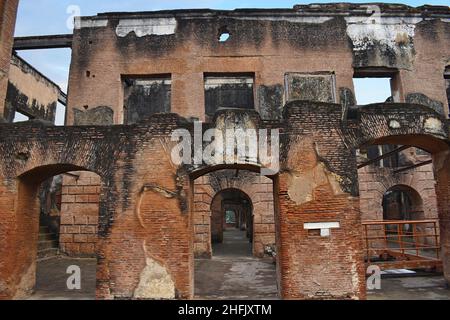 Sala banchetti presso la residenza britannica costruita da Nawab Asaf Ud-Daulah completata da Nawab Saadat Ali Khan alla fine del 1700s, Lucknow, Utar Pradesh, India Foto Stock