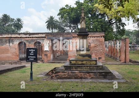 Aitkin's Post presso la residenza britannica costruita da Nawab Asaf Ud-Daulah completato da Nawab Saadat Ali Khan alla fine del 1700s, Lucknow, Uttar Pradesh, India Foto Stock