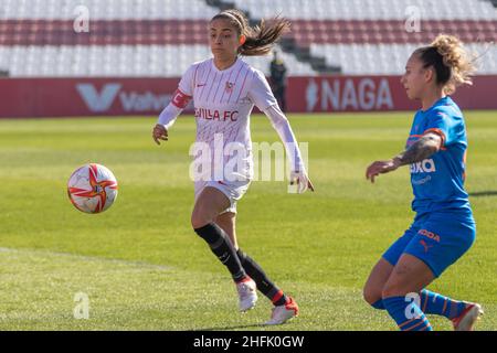 Siviglia, Spagna. 16th Jan 2022. Isabella Echeverri (5) del FC Sevilla Donne viste durante la Primera Division Femenina match tra Sevilla FC Donne e Valencia CF Donne allo stadio Jesus Navas di Siviglia. (Photo credit: Mario Diaz Rasero Credit: Gonzales Photo/Alamy Live News Foto Stock