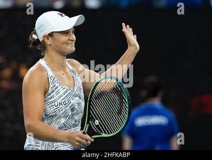 Melbourne, Australia. 17th Jan 2022. Ashleigh Barty of Australia festeggia dopo la partita di primo turno femminile contro Lesia Tsurenko dell'Ucraina all'Australian Open 2022 di Melbourne, Australia, 17 gennaio 2022. Credit: HU Jingchen/Xinhua/Alamy Live News Foto Stock