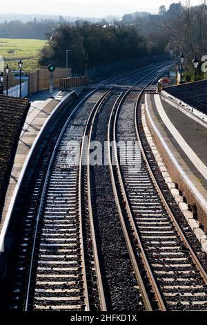 Isola,linea,elettrica,Southwestern,ferrovia,treno,strada,stazione,isola di Wight,Inghilterra,Regno Unito,Gran Bretagna,Britannica Foto Stock