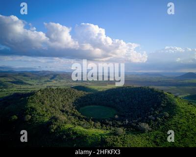 Antenna del cono del vulcano del Monte le Brun vicino a Biggenden Queensland Australia Foto Stock