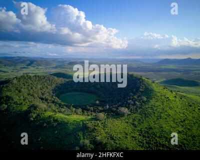 Antenna del cono del vulcano del Monte le Brun vicino a Biggenden Queensland Australia Foto Stock