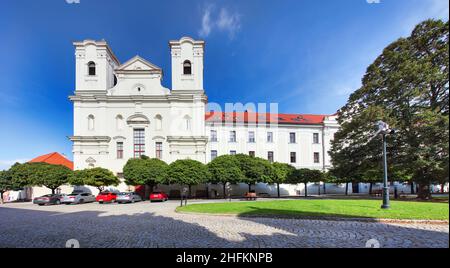 Chiesa dei Gesuiti in Skalica, Repubblica slovacca. Architettura religiosa. Luogo di culto. Il patrimonio culturale. Scena architettonica. Foto Stock