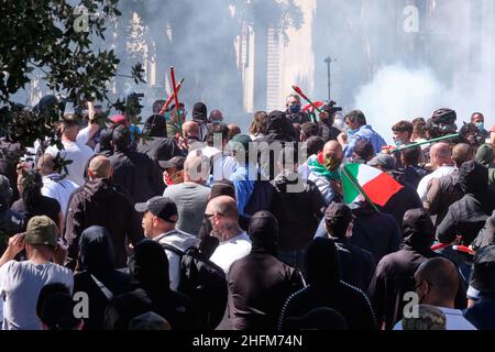Mauro Scrobogna /LaPresse 06 giugno 2020&#xa0; Roma, Italia Notizie dimostrazione ultra football tifosi nella foto: Scontri con le forze dell'ordine Foto Stock