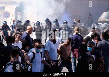 Mauro Scrobogna /LaPresse 06 giugno 2020&#xa0; Roma, Italia Notizie dimostrazione ultra football tifosi nella foto: Scontri con le forze dell'ordine Foto Stock