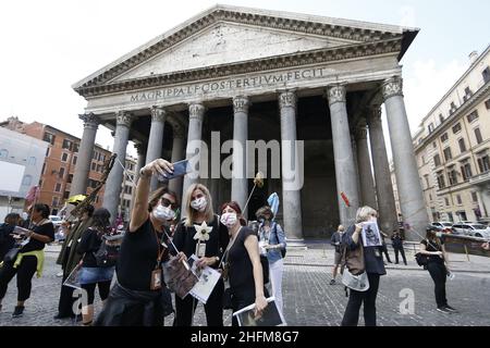 Cecilia Fabiano/LaPresse 09 giugno 2020 Roma (Italia) Notizie protesta della guida turistica del Pic: La manifestazione di fronte al Pantheon Foto Stock