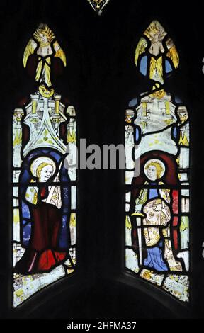 Finestre in vetro medievale, 15th secolo Female Saints; St John the Baptist Church, Stamford, Lincolnshire Foto Stock