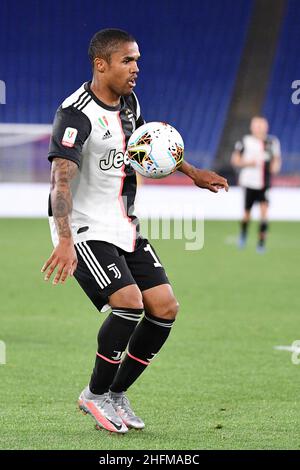 Foto Alfredo Falcone - LaPresse17/06/2020 Roma ( Italia)Sport CalcioJuventus - NapoliFiinale Coppa Italia Coca Cola 2019 2020 - Stadio Olimpico di RomaNella foto:douglas costaFoto Alfredo Falcone - LaPresse17/06/2020 Roma (Italia)Sport SoccerJuventus - Napolipico Coppa coca cola finale Match 2019 2020 - Olimpico lo Stadio Romain: Foto Stock