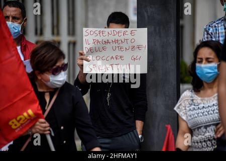 Claudio Furlan - LaPresse 19 Giugno 2020 Milano (Italia) News protesta commerciale dell'Unione per il blocco degli sfratti dall'edilizia popolare nella prefettura di Milano Foto Stock