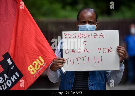 Claudio Furlan - LaPresse 19 Giugno 2020 Milano (Italia) News protesta commerciale dell'Unione per il blocco degli sfratti dall'edilizia popolare nella prefettura di Milano Foto Stock