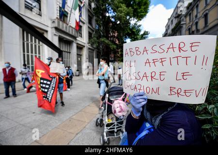 Claudio Furlan - LaPresse 19 Giugno 2020 Milano (Italia) News protesta commerciale dell'Unione per il blocco degli sfratti dall'edilizia popolare nella prefettura di Milano Foto Stock