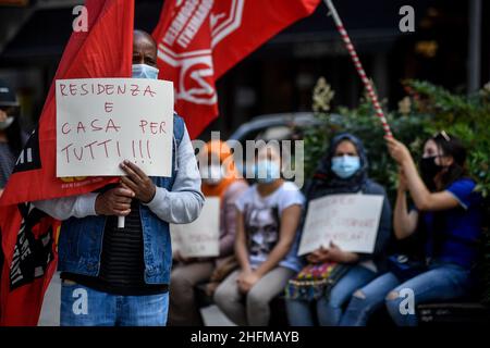 Claudio Furlan - LaPresse 19 Giugno 2020 Milano (Italia) News protesta commerciale dell'Unione per il blocco degli sfratti dall'edilizia popolare nella prefettura di Milano Foto Stock