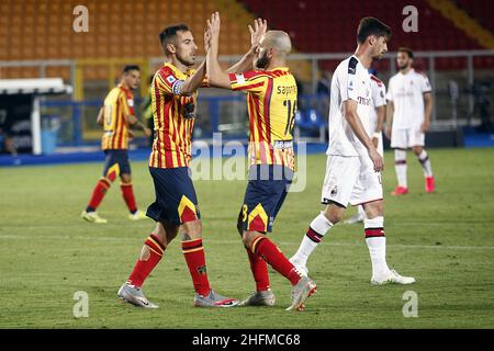 Donato Fasano/LaPresse 22 Giugno, 2020 Lecce, Italia sport soccer Lecce vs Milano - Campionato Italiano Calcio League A TIM 2019/2020 - Stadio Via del Mare. Nella foto: MARCO MANCOS CELEBRA Foto Stock