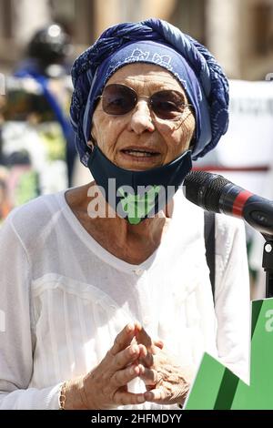 Cecilia Fabiano/LaPresse Giugno 25 , 2020 Roma (Italia) Notizie dimostrazione per la legalizzazione della coltivazione della marijuana nella foto :Emma Bonino Foto Stock