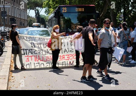 Mauro Scrobogna /LaPresse 25 giugno 2020&#xa0; Roma, Italia News i venditori ambulanti protestano nella foto: Protesta dei venditori ambulanti e intervento del segretario della Lega Matteo Salvini Foto Stock