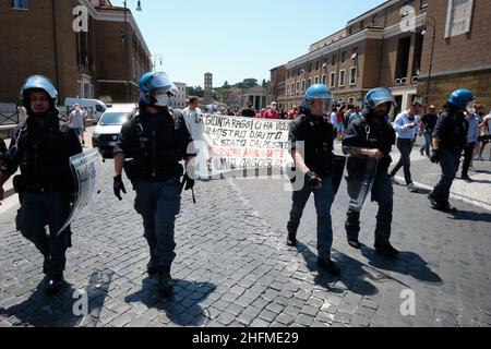 Mauro Scrobogna /LaPresse 25 giugno 2020&#xa0; Roma, Italia News i venditori ambulanti protestano nella foto: Protesta dei venditori ambulanti e intervento del segretario della Lega Matteo Salvini Foto Stock