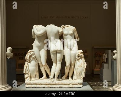 Leon Levy e Shelby White Court, il pezzo centrale delle gallerie romane e greche al Metropolitan Museum con le famose tre grazie. Foto Stock